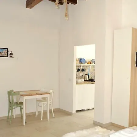 Casa Albicocca - In The Heart Of The Old Town Apartment